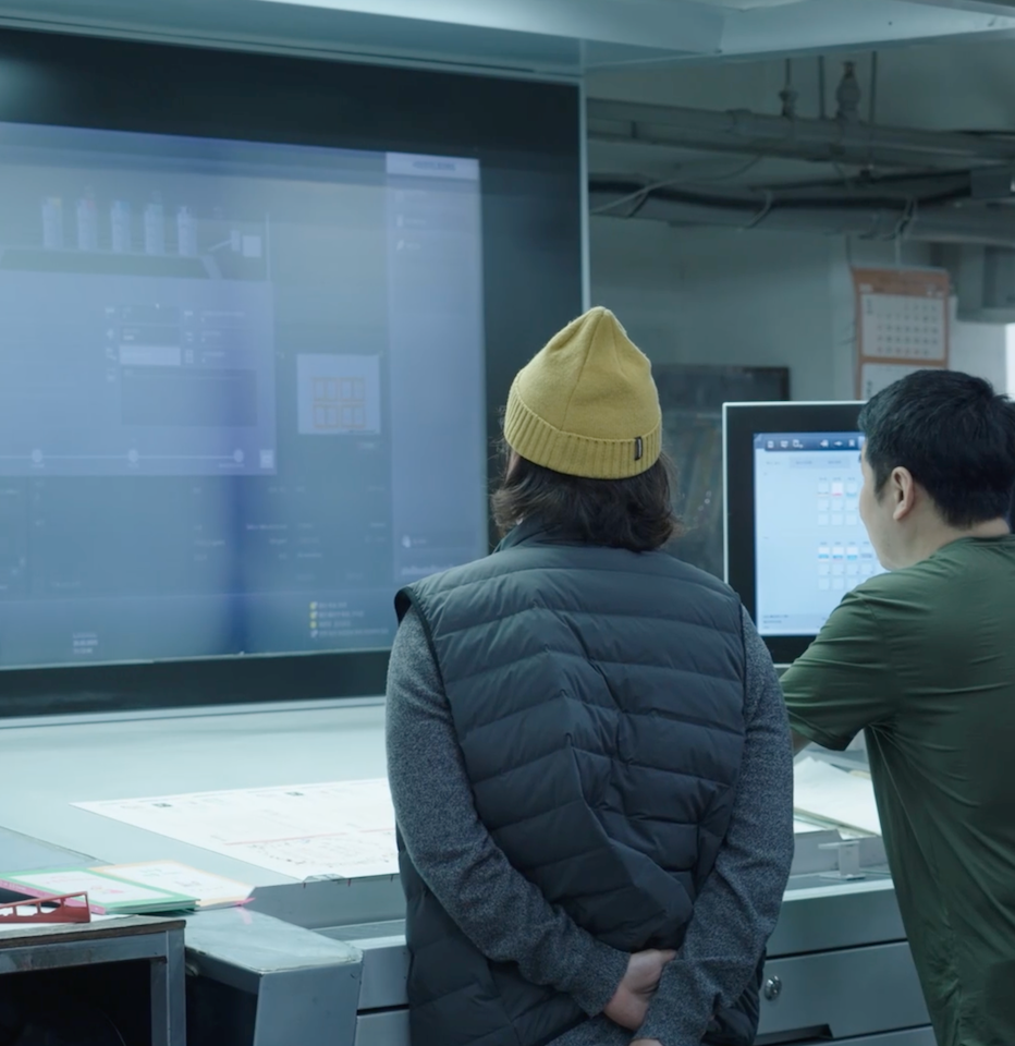 inclpress print technician explaining color accuracy and quality standards to a client during on-site inspection at the printing facility